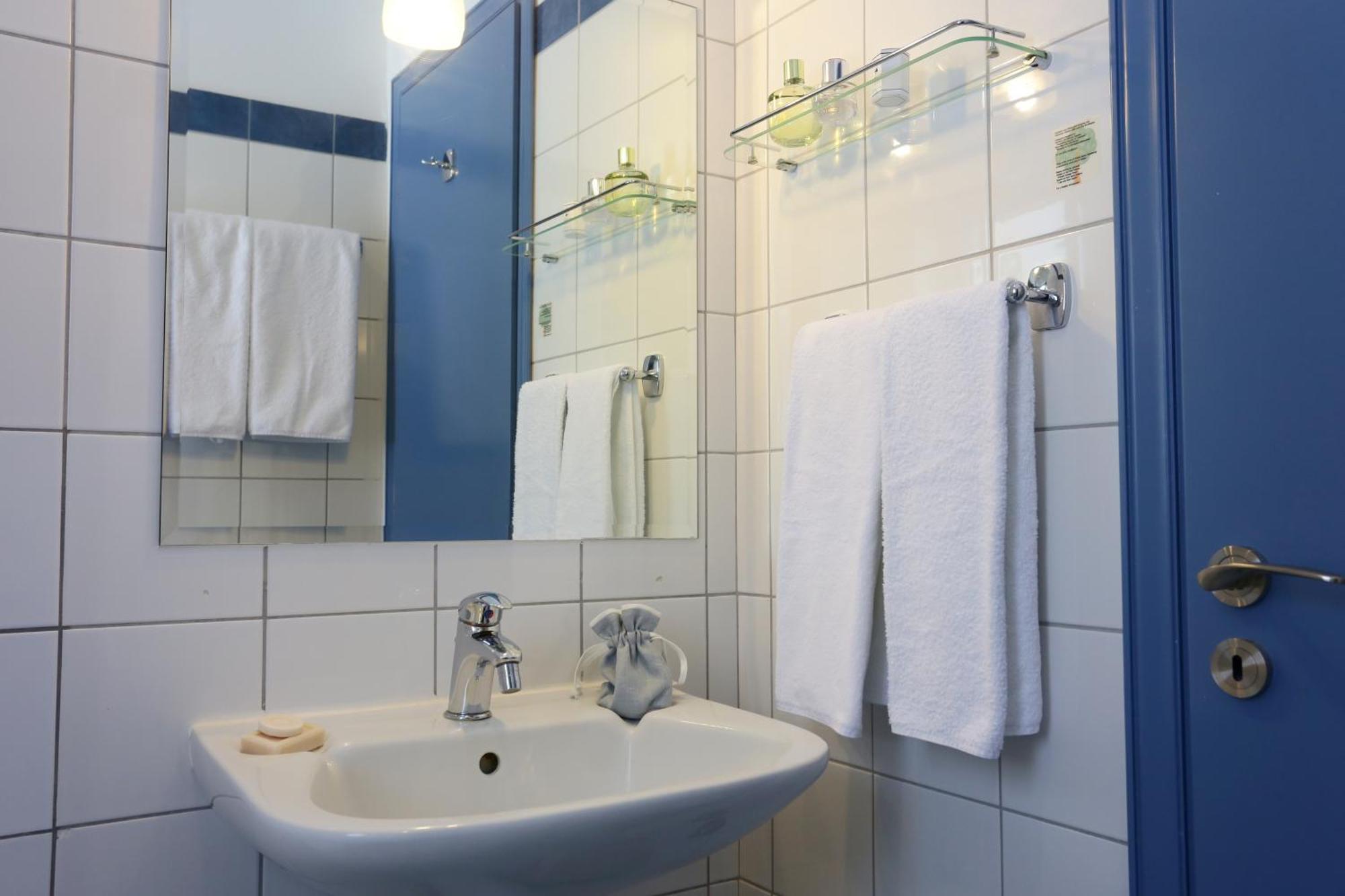 Eleonas Hotel Roviész Kültér fotó